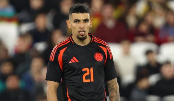 Liverpool se decanta por Frimpong y deja en suspenso el fichaje de Daniel Muñoz